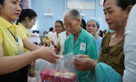 Học sinh Nha Trang mang tiếng hát và yêu thương đến bệnh viện