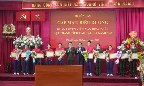Bộ Công an khen thưởng Trịnh Thu Vinh, Đình Bắc và các HLV, VĐV đạt thành tích cao ở SEA Games 33