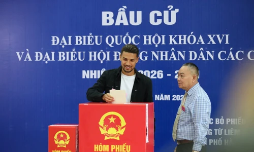 Tiền vệ Đỗ Hoàng Hên: Tự hào khi thực hiện quyền cử tri trong ngày hội non sông