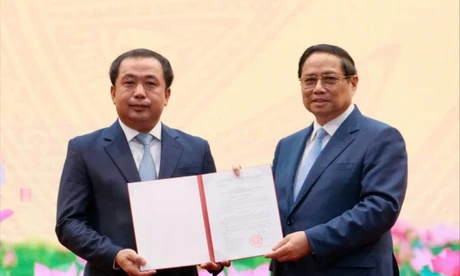 Thủ tướng trao quyết định giao quyền Bộ trưởng Bộ Nông nghiệp và Môi trường