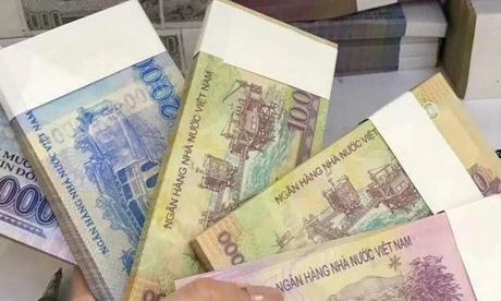 Rầm rộ đổi tiền lì xì Tết 