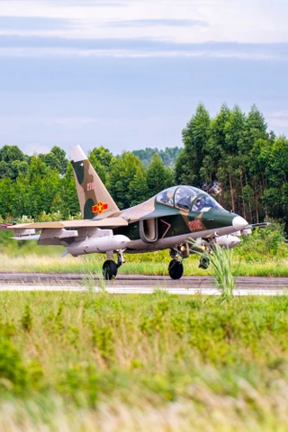 Tiếp nhận phi đội 8 máy bay Yak-130 phục vụ nhiệm vụ A80