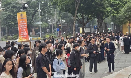 Xếp hàng gặp Nguyễn Nhật Ánh