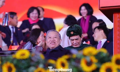 Tổng Bí thư Tô Lâm và lãnh đạo Đảng, Nhà nước dự chương trình ‘Dưới lá cờ vẻ vang của Đảng’
