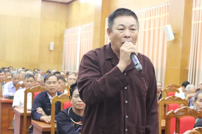 Người có uy tín phát biểu tại hội nghị.