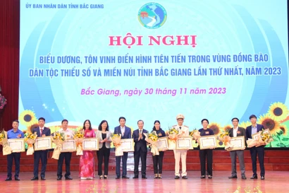 Bắc Giang tôn vinh điển hình tiên tiến đồng bào dân tộc thiểu số.