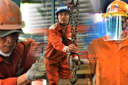 Công nhân làm xuyên Tết: 'Nói không nhớ nhà là nói dối'