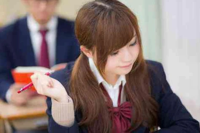 Học sinh Nhật Bản phải chứng minh màu tóc của mình nâu tự nhiên, nếu không sẽ phải nhuộm đen trở lại để đáp ứng yêu cầu "đồng phục tóc đen" của nhà trường (Ảnh: Japan Today).