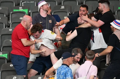 CĐV Anh và Tây Ban Nha xô xát sau chung kết EURO 2024, nhiều người nhập viện