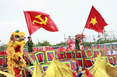 Sinh viên Học viện Cảnh sát nhân dân tưng bừng trong sắc màu trống hội trên phố