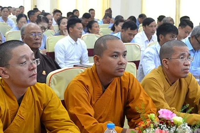 Đại biểu tham gia chương trình tuyên truyền, phổ biến pháp luật về tôn giáo, tín ngưỡng.