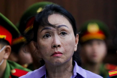 Gương mặt thất thần của bà Trương Mỹ Lan sau khi bị đề nghị tuyên án tử