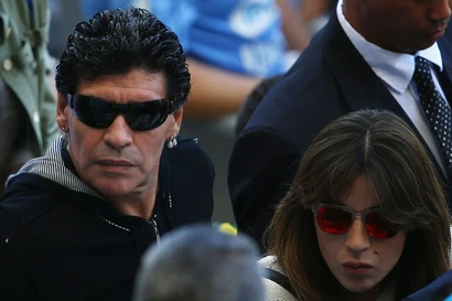 Maradona hát chế nhạo về trận thua của Brazil