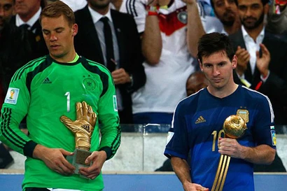 Messi không lấy gì làm vui vẻ khi nhận danh hiệu Quả bóng vàng.