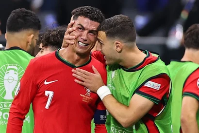 Ronaldo giải thích lý do bật khóc nức nở sau khi sút trượt phạt đền trước Slovenia