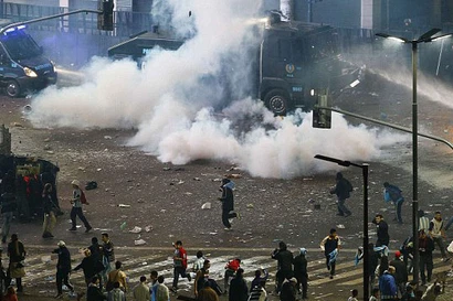 Cảnh bạo loạn ở Buenos Aires, Argentina sau khi đội tuyển nước này thua Đức 1-0.