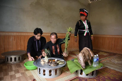 Vui Tết hoa mào gà cùng đồng bào dân tộc Cống