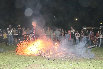 Huyền bí lễ nhảy lửa của dân tộc Pà Thẻn