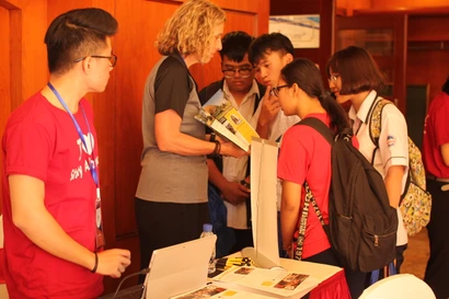 Du học sinh Việt Nam đang phải hứng chịu những bất ổn do ảnh hưởng của dịch COVID-19