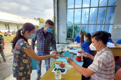 Dù vắc xin gì, được tiêm là mừng