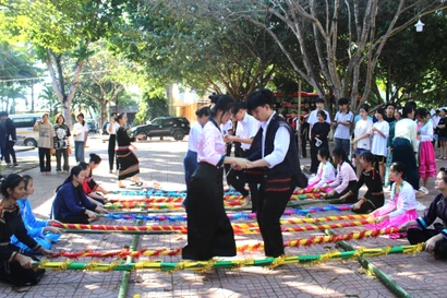 Gieo tình yêu văn hoá truyền thống cho học sinh dân tộc thiểu số