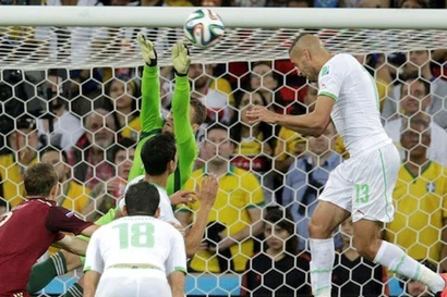 Bàn thắng lịch sử của Slimini.