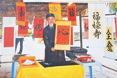 Ông đồ mới tiếp nối ông đồ xưa