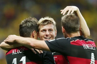 Đức san bằng thành tích của Italia