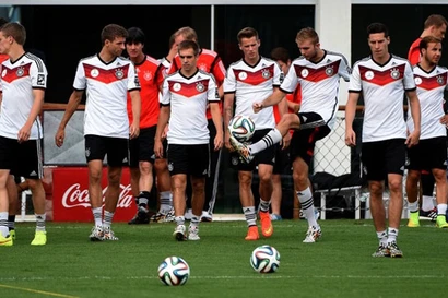 Đừng lóa mắt với Mannschaft!