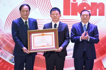 Báo điện tử Tiền Phong đón nhận Bằng khen của Thủ tướng Chính phủ