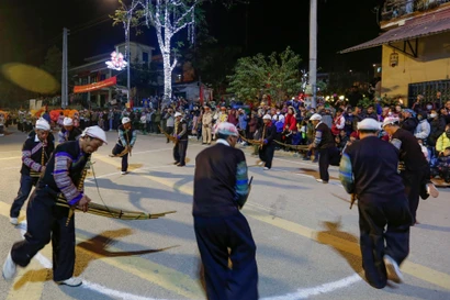 Khai màn Festival khèn Mông và lễ hội Hoa Tớ Dày ở Yên Bái