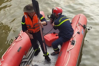 Để lại xe máy, người phụ nữ nhảy cầu Bến Thuỷ tự vẫn