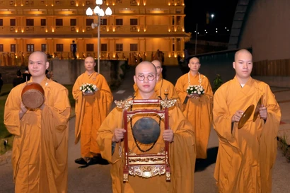 Hàng trăm tăng ni sinh Học viện Phật giáo Việt Nam cử hành lễ Vu Lan, cầu siêu