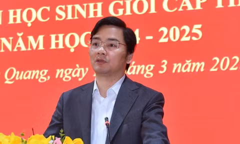Tạm đình chỉ công tác đối với Giám đốc Sở Giáo dục và Đào tạo tỉnh Tuyên Quang