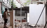 Sụt lún bất thường ven sông Thao, nhiều nhà nứt toác, chính quyền phải lập chốt dã chiến