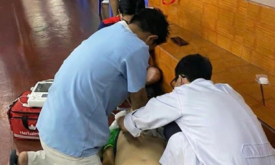 Ngưng tim khi chơi cầu lông, bác sĩ chỉ ra 'tử huyệt' và cách phòng ngừa