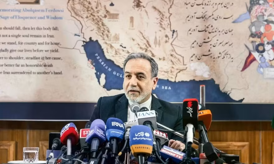 Ngoại trưởng Iran nêu điều kiện mở lại eo biển Hormuz