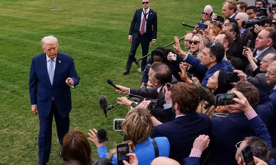 Tổng thống Trump cấm 3 hãng truyền thông lớn vào Nhà Trắng
