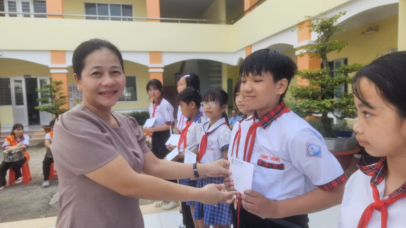 Rộn ràng khai giảng năm học mới: 26 triệu học sinh, sinh viên tới trường ảnh 79