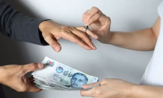 Singapore: Chồng ngoại tình, bị vợ phát hiện còn đòi vợ chu cấp 20 triệu/tháng