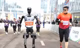 Trung Quốc: Robot và người chạy đua