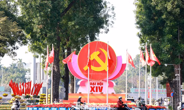 Hà Nội rực rỡ cờ hoa chào mừng Đại hội lần thứ XIV của Đảng