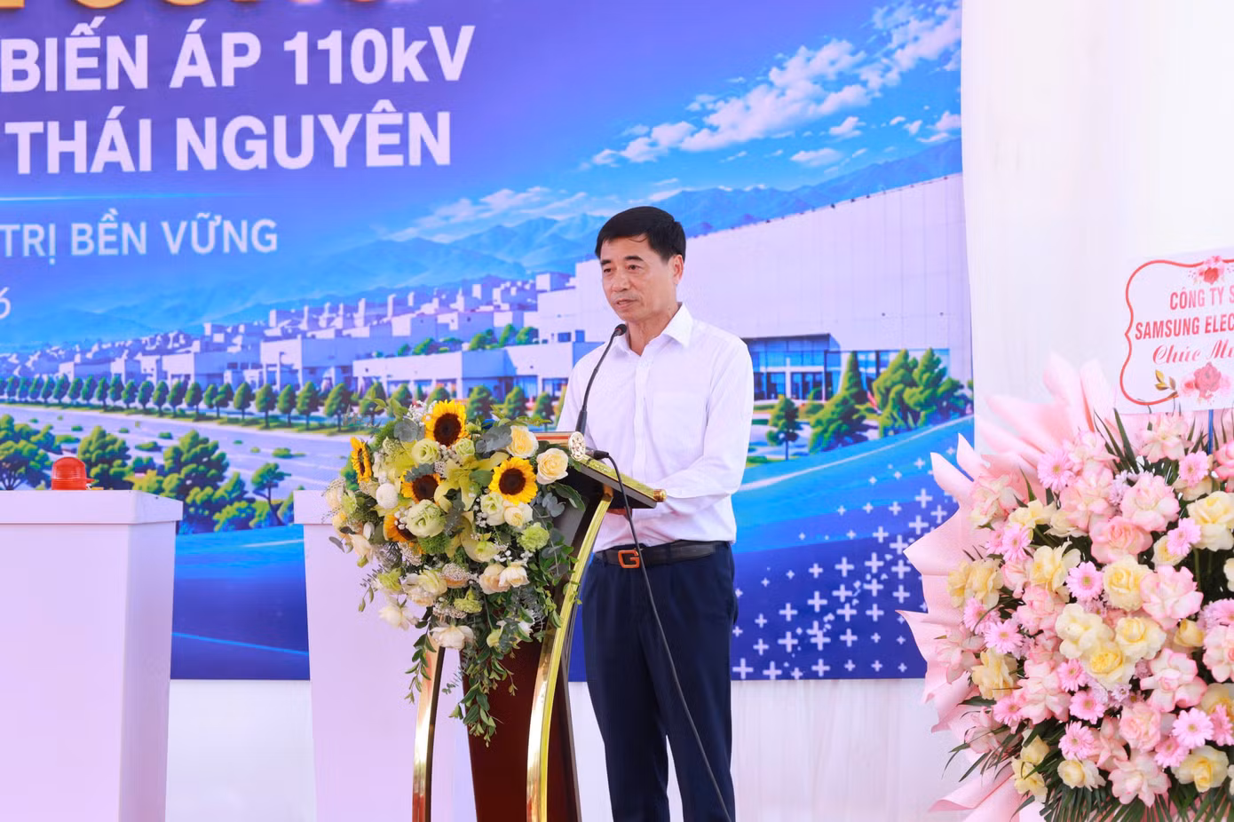 Ông Lê Hồng Quân - Chủ tịch Hội đồng quản trị Công ty cổ phần HAVIC, đại diện các nhà thầu thi công phát biểu cam kết tại buổi lễ