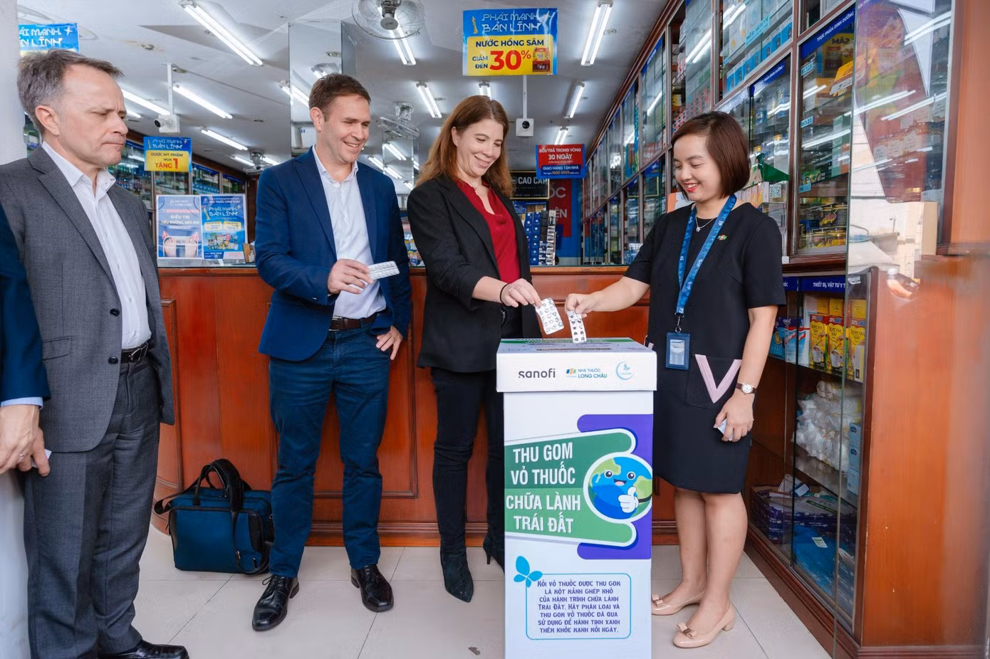 Triển khai thu gom, xử lý và tái chế đúng cách vỏ nhựa bút tiêm insulin và thiết bị xịt hen, COPD đã qua sử dụng. Ảnh: Ngô Lộc