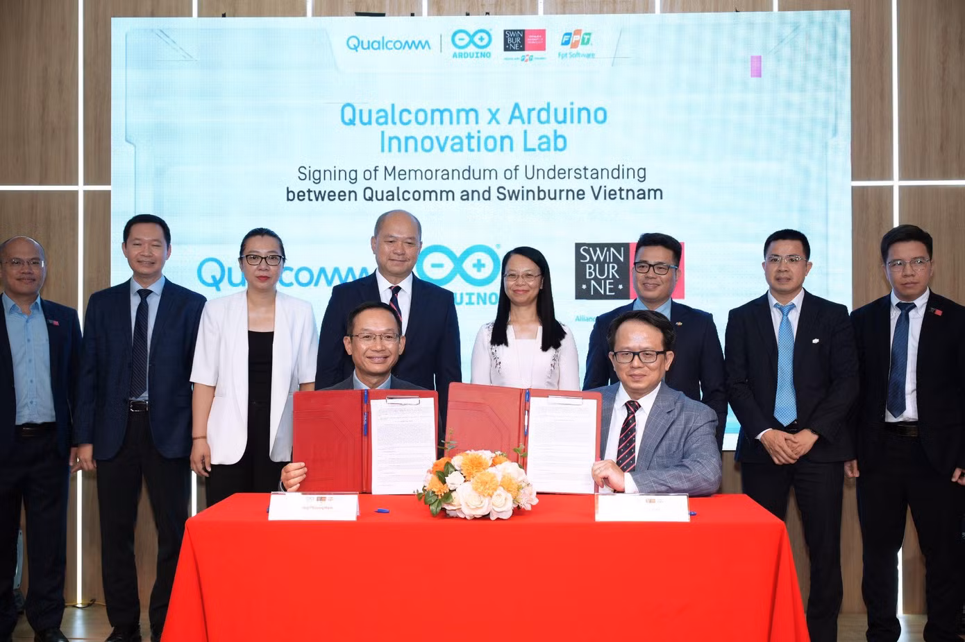 Ảnh: Qualcomm và Swinburne Vietnam chính thức ký Biên bản ghi nhớ hợp tác (MOU).