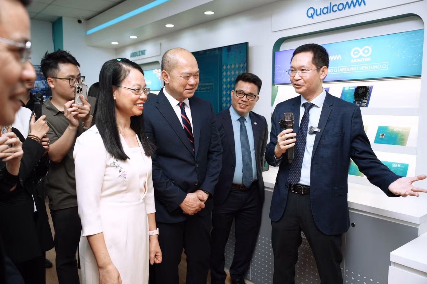 Swinburne Vietnam khai trương không gian đổi mới sáng tạo mới gắn liền với doanh nghiệp ảnh 2
