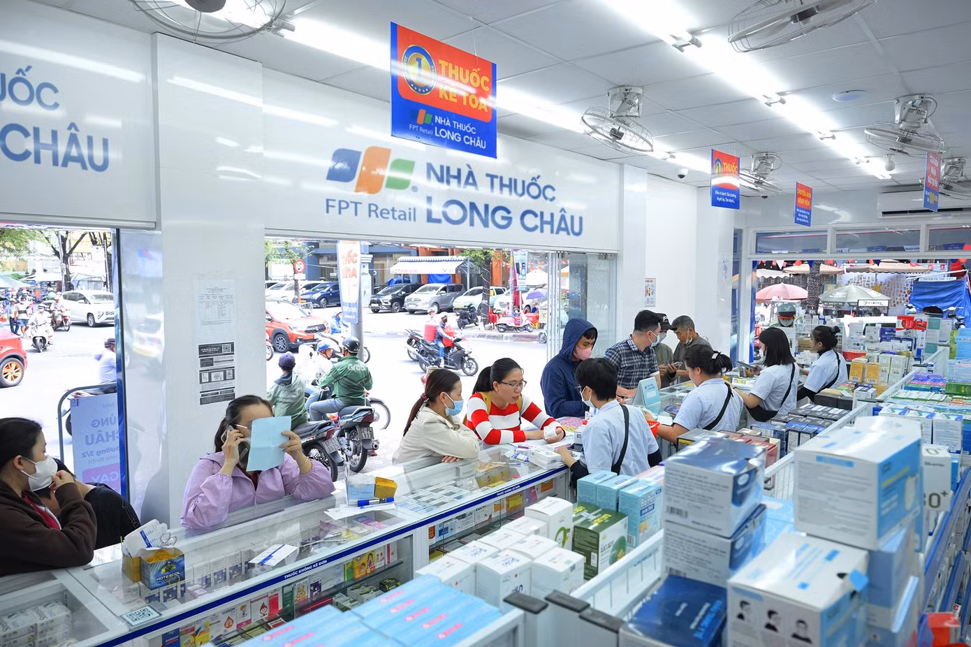 Long Châu hợp lực cùng hãng dược phẩm Hoa Kỳ, mở đường đưa thuốc điều trị Covid-19 mới về Việt Nam. Ảnh: Hoàng Khánh.