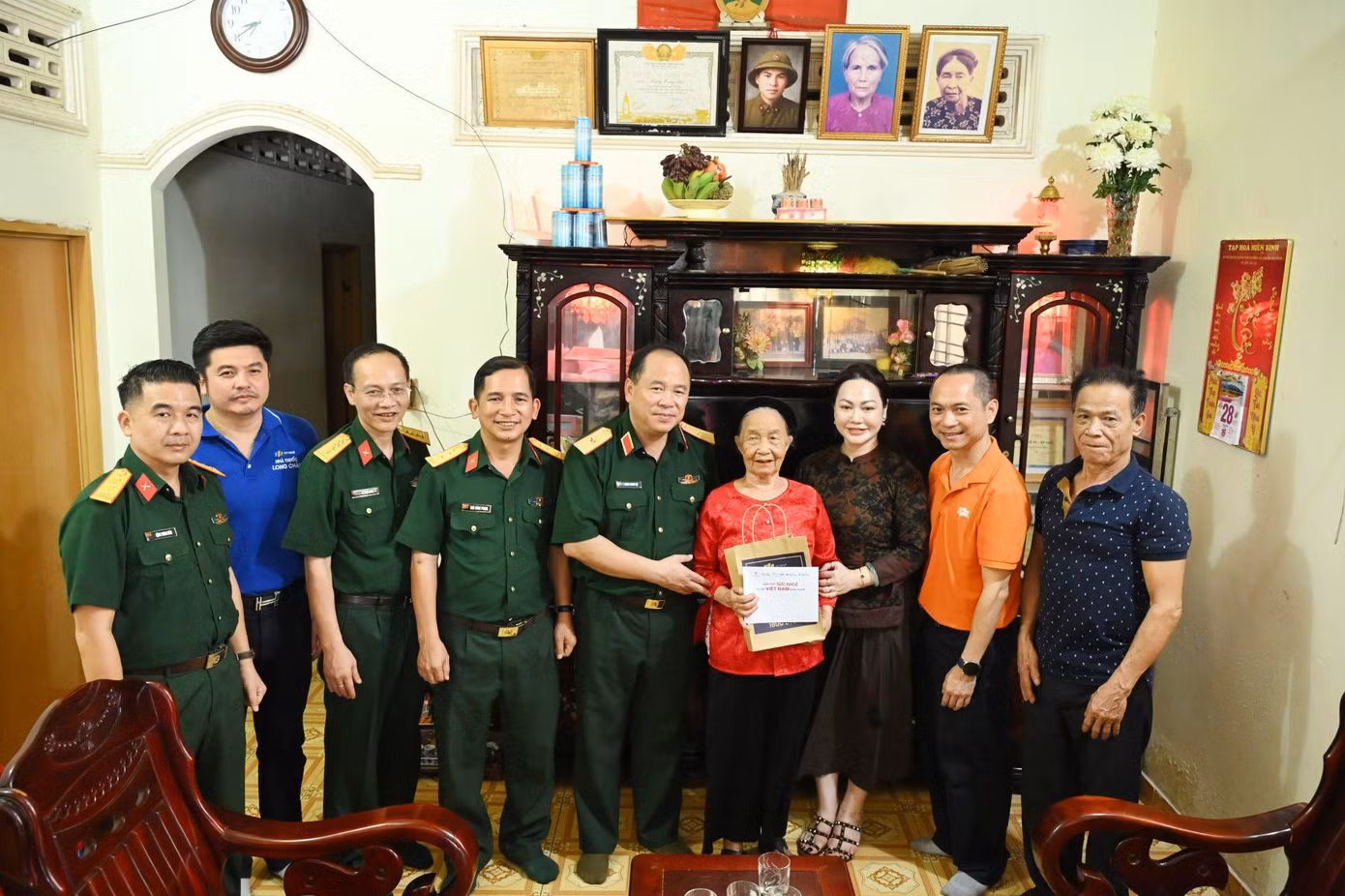 Long Châu đến Côn Đảo: Nối mạch tri ân, chăm sóc sức khỏe nơi đảo xa ảnh 6 Long Châu đến Côn Đảo: Nối mạch tri ân, chăm sóc sức khỏe nơi đảo xa ảnh 6
