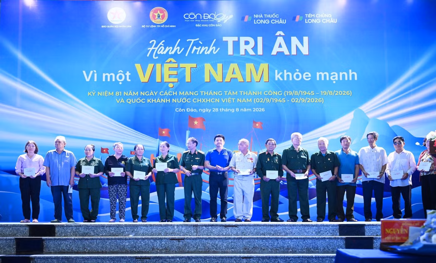 Long Châu đến Côn Đảo: Nối mạch tri ân, chăm sóc sức khỏe nơi đảo xa ảnh 2 Long Châu đến Côn Đảo: Nối mạch tri ân, chăm sóc sức khỏe nơi đảo xa ảnh 2
