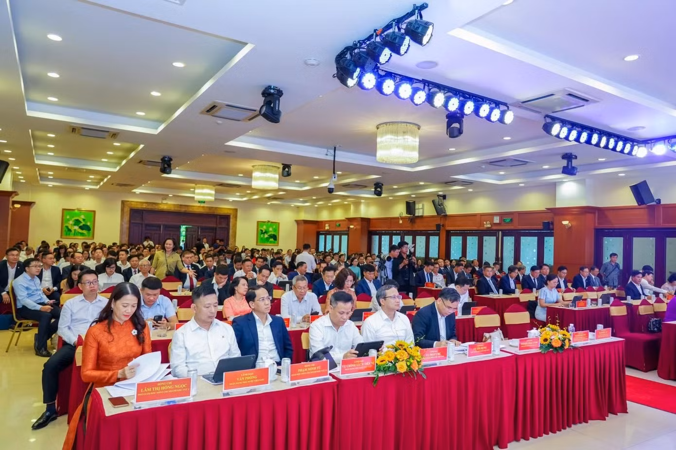 Thông điệp được nhấn mạnh tại hội nghị: Nguồn vốn hướng vào sản xuất kinh doanh, các lĩnh vực ưu tiên và công trình thiết yếu về giao thông, năng lượng, công nghệ chiến lược